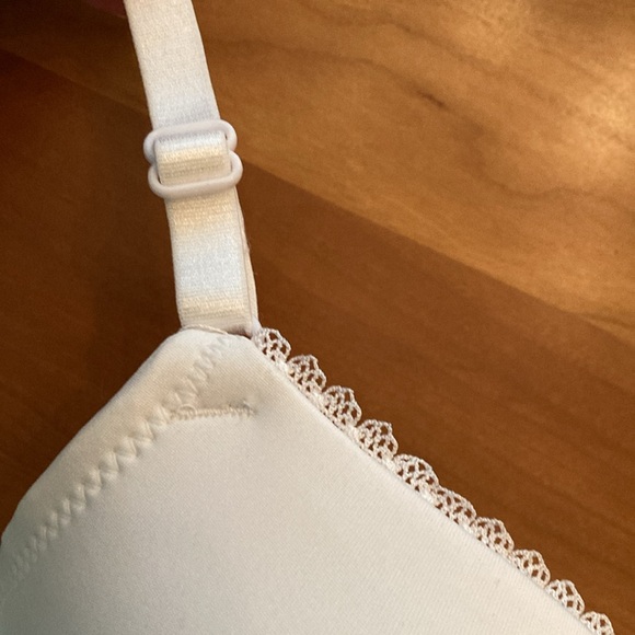 Bundle of Maidenform White Underwire Bras - Picture 6 of 8